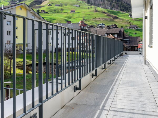 Staketengeländer aus Stahl für Balkonbrüstung